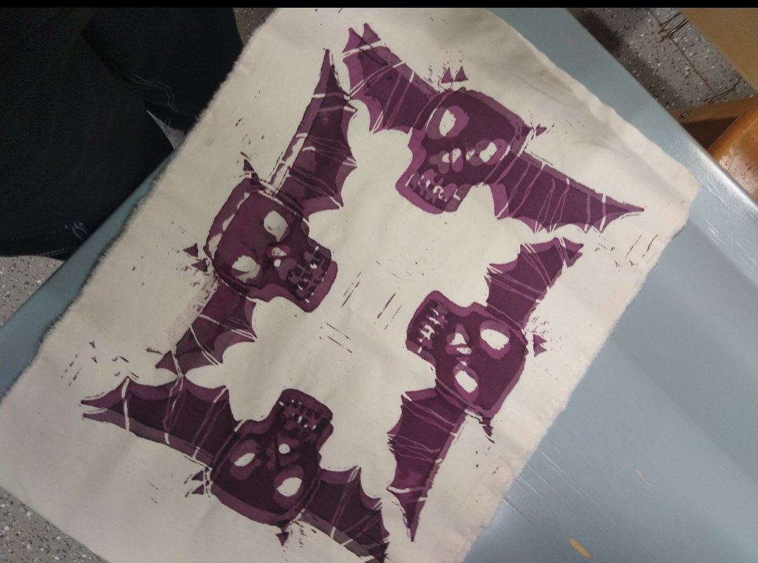 Sulatettavan vahan avulla tehty kangas painanta