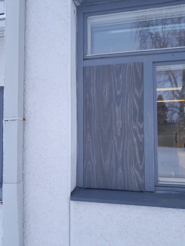 Valmis elementti ulkoa päin.